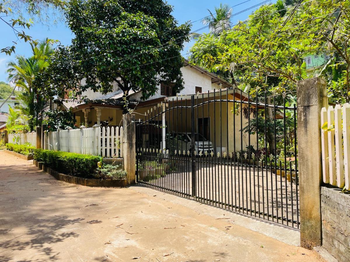 Unique Villa Kandy Exterior photo